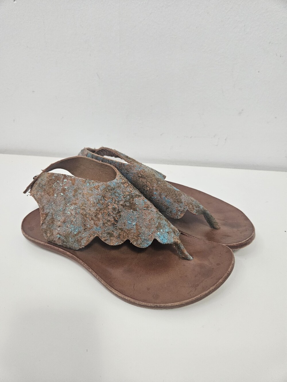 CYDWOQ Sandals Sz 38 Artsy Turquoise Brown Textured Leather Thong Scalloped Edge